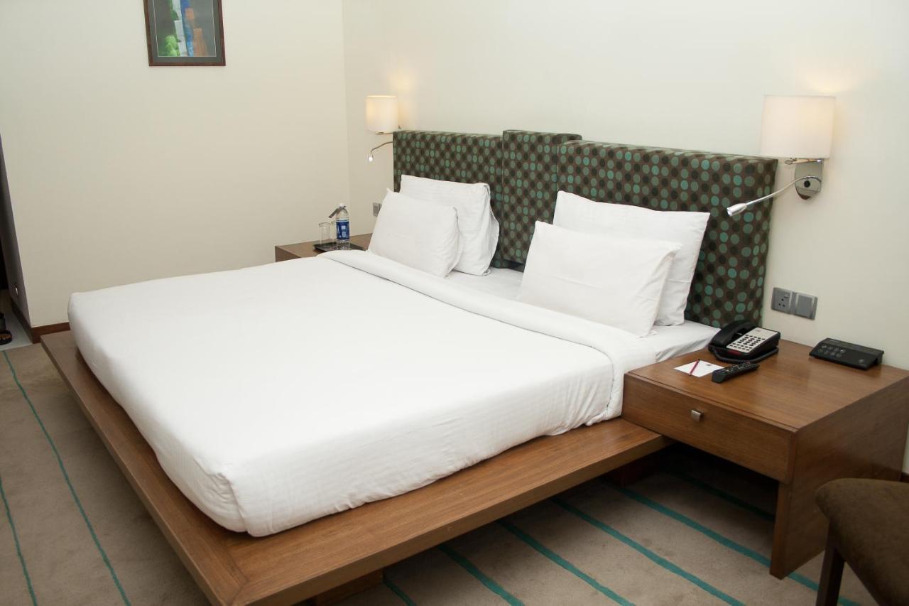 Hotel Parc Estique Pune Extérieur photo