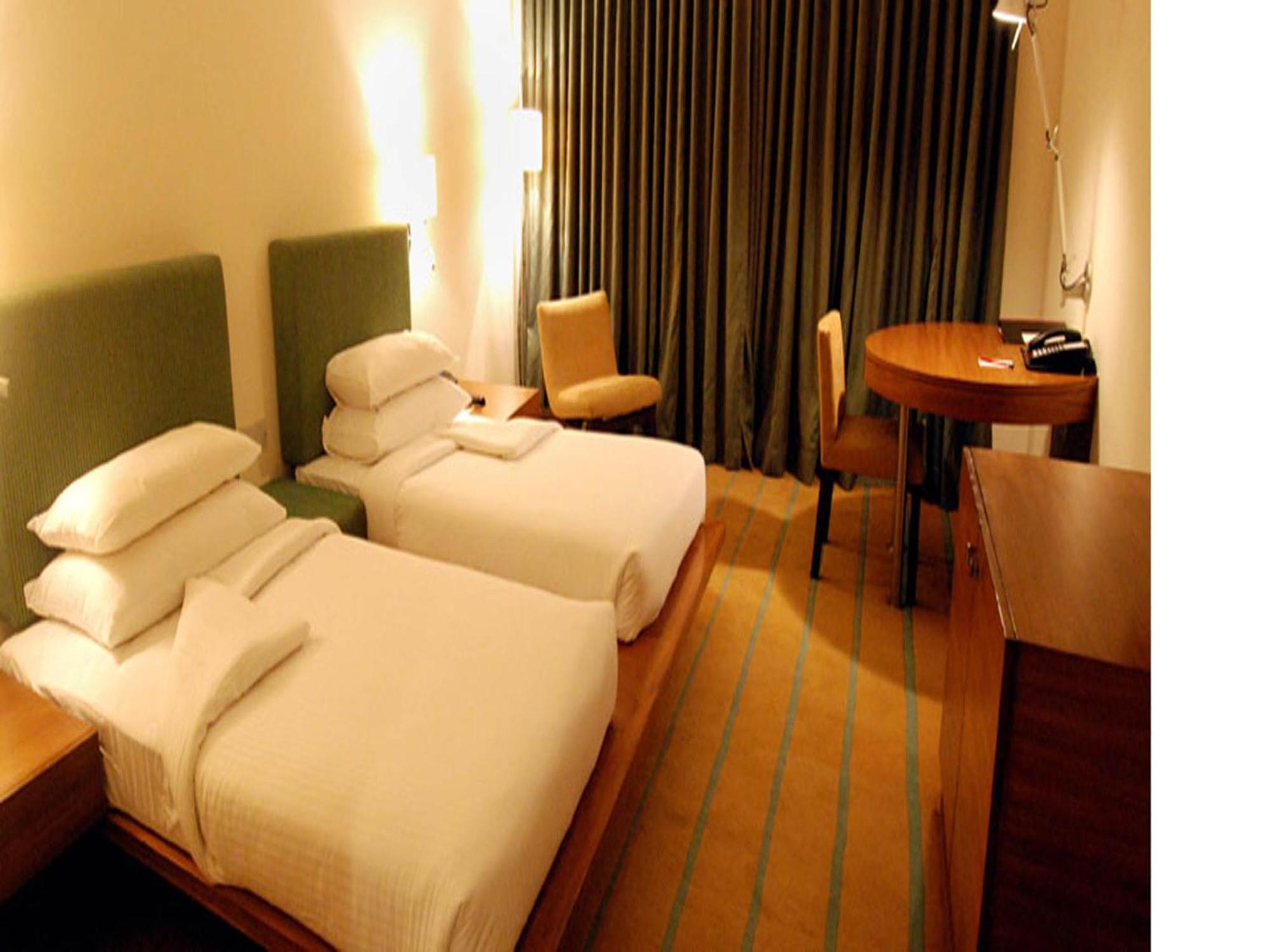 Hotel Parc Estique Pune Extérieur photo
