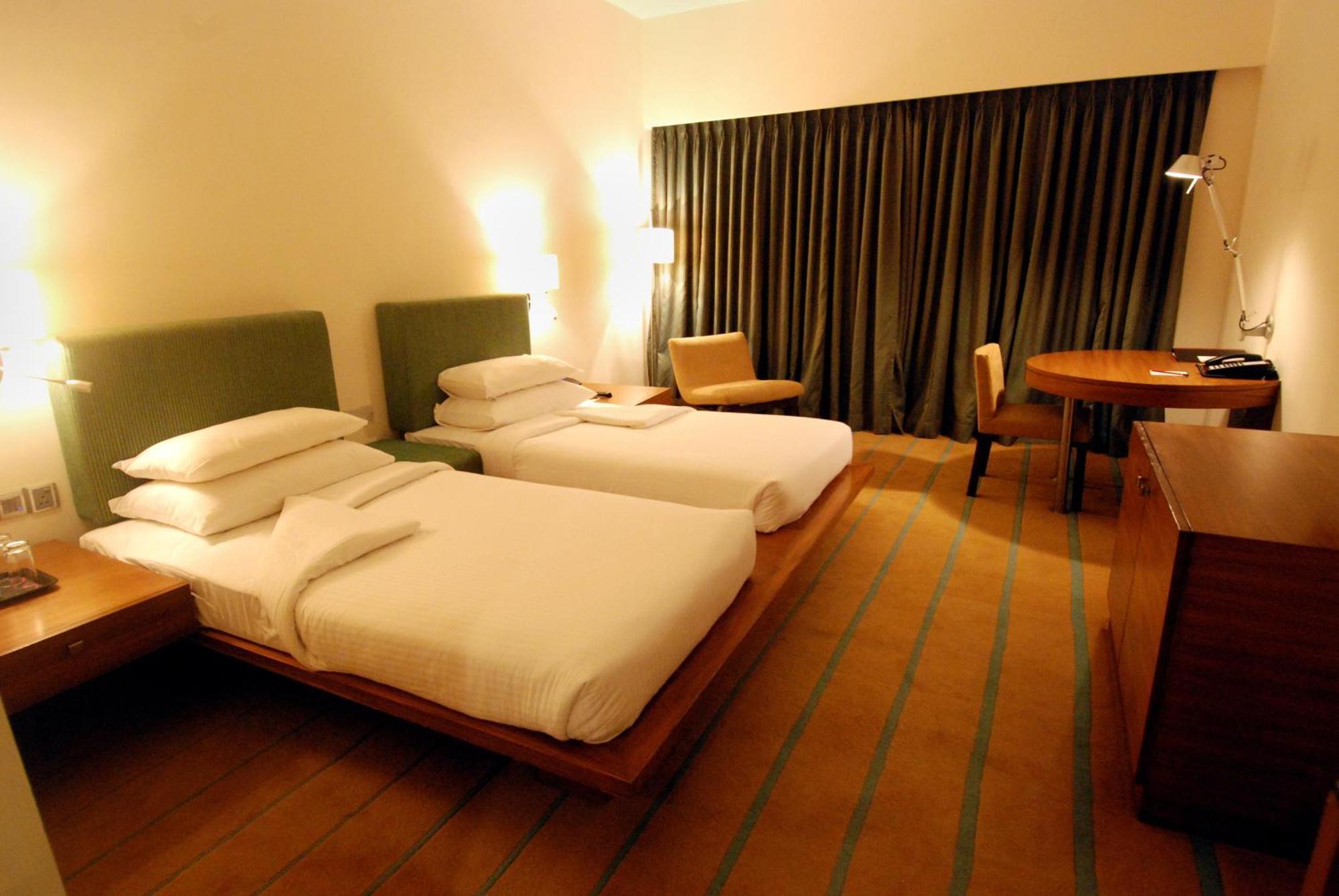 Hotel Parc Estique Pune Extérieur photo