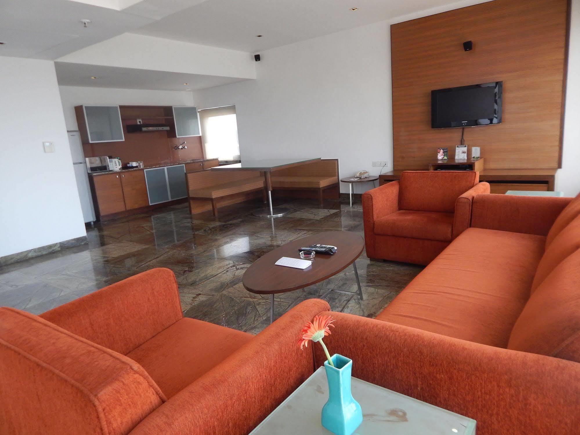 Hotel Parc Estique Pune Extérieur photo