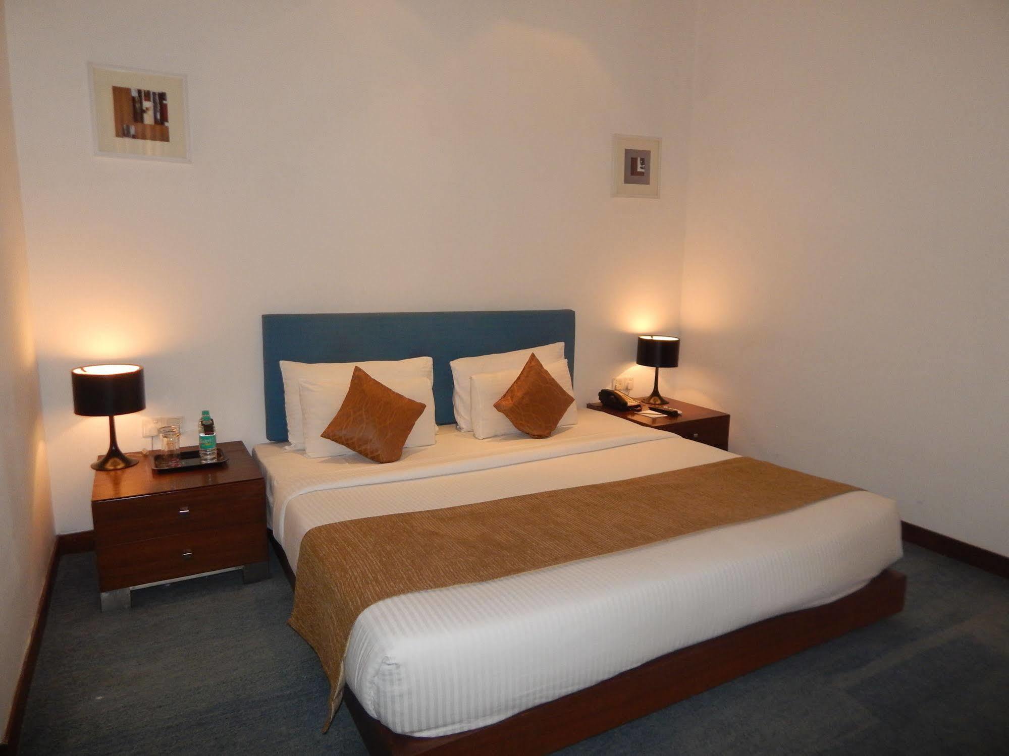 Hotel Parc Estique Pune Extérieur photo