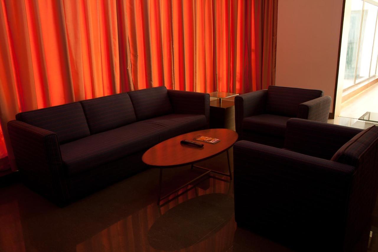 Hotel Parc Estique Pune Extérieur photo